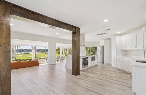 Pine Castle House | Lakefront Luxury w/Private Dock + Sunrises