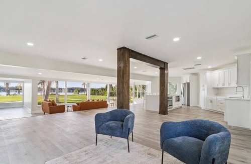 Pine Castle House | Lakefront Luxury w/Private Dock + Sunrises