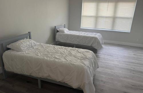 Pine Castle House | Lakefront Luxury w Private Dock Sunrises