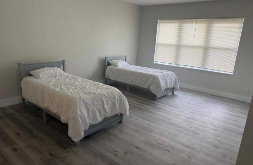 Pine Castle House | Lakefront Luxury w Private Dock Sunrises