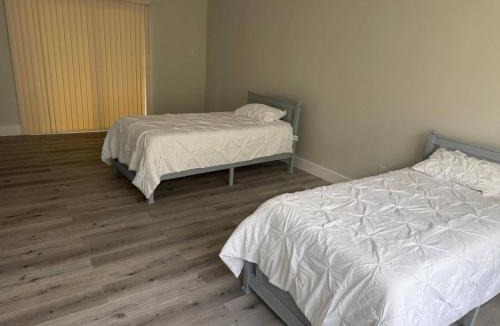 Pine Castle House | Lakefront Luxury w Private Dock Sunrises