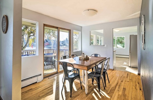 Picnic Point-North Lynnwood House | Lakefront Lynwood Home w/Deck - 19 Mi to Seattle!