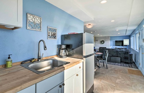 Picnic Point-North Lynnwood House | Lakefront Lynwood Home w/Deck - 19 Mi to Seattle!