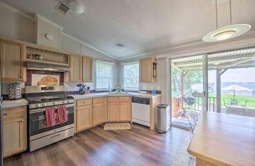 Enchanted Oaks House | Lakefront Mabank Gem w/Sunset Views: Pets Welcome