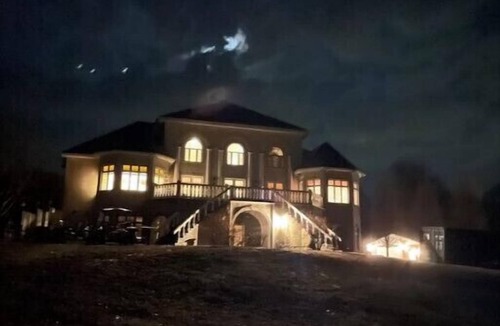 Benton House | Lakefront Manorn