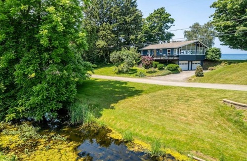 Williamson Cottage | Lakefront Midcentury Cottage