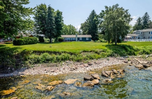 Williamson Cottage | Lakefront Midcentury Cottage