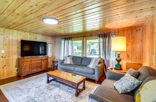 Emily House | Lakefront Minnesota Escape w/Fire Pit & Boat Dock