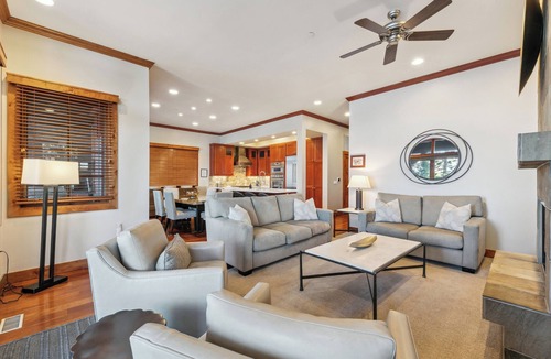 Sierra Shores Condo | Lakefront Modern Luxury w/Hot Tub, Fireplace, Walk to Dining | PEAK SS1