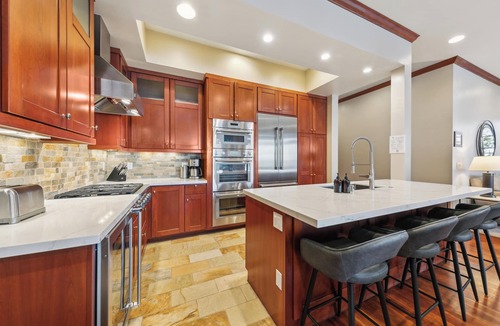 Sierra Shores Condo | Lakefront Modern Luxury w/Hot Tub, Fireplace, Walk to Dining | PEAK SS1