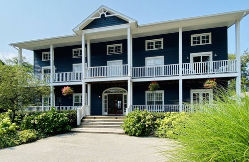 Union Pier House | Lakefront Modern Mansion With Heated Pool 9BR's On Private Sandy Beach