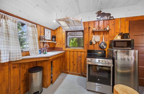 Orland Cabin | Lakefront Moose Tiny Cabin @ Getogether Stays