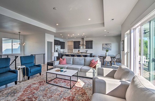 Stratford House | Lakefront Moses Lake Home w/Dock & Game Room!