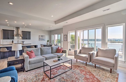 Stratford House | Lakefront Moses Lake Home w/Dock & Game Room!
