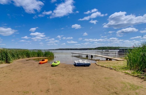 Motley House | Lakefront Motley Cabin w/Private Deck + Dock!