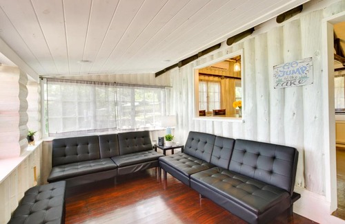 Motley House | Lakefront Motley Cabin w/Private Deck + Dock!