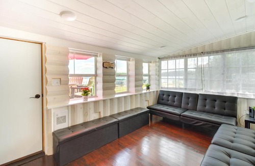 Motley House | Lakefront Motley Cabin w/Private Deck + Dock!