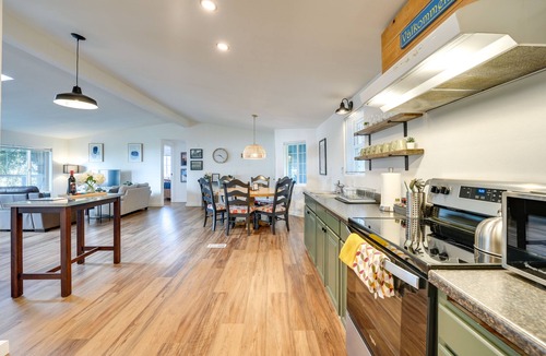 Clear Lake House | Lakefront Mount Vernon Home w/Private Dock!