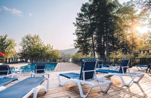 Lac Superieur Village House | Lakefront, Mountain View - 2 Bedrooms Resort Suite