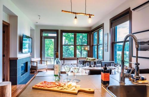 Lac Superieur Village House | Lakefront Mountain View - 1 Bedroom Resort Suite
