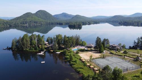Lac Superieur Village House | Lakefront Mountain View - 1 Bedroom Resort Suite
