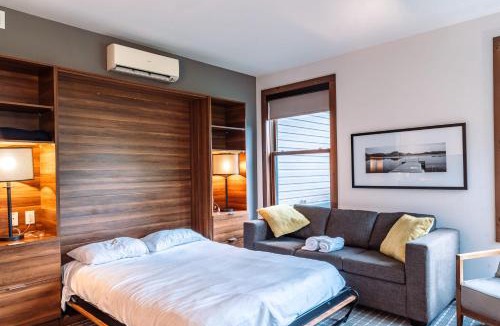 Lac Superieur Village House | Lakefront Mountain View - Resort Studio