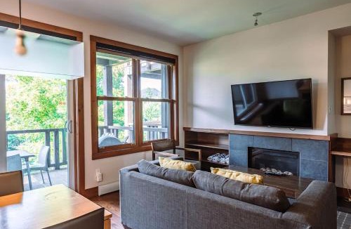 Lac Superieur Village House | Lakefront Mountain View - Resort Access Loft