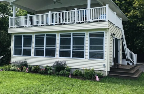 North Lake George Cottage | Lakefront Multifamily Retreat