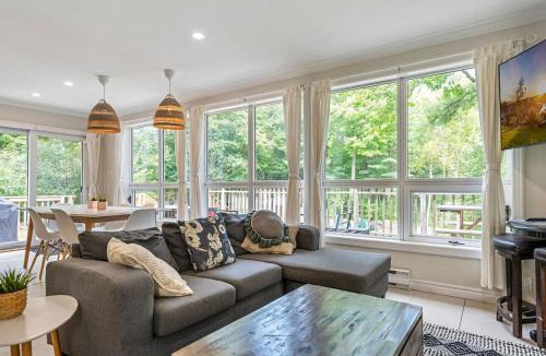Bala House | Lakefront Muskoka Cottage with Fire Pit and BBQ