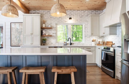 Georgian Bay Cottage | Lakefront Muskoka Cottage w/hot tub