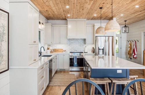 Georgian Bay Cottage | Lakefront Muskoka Cottage w/hot tub