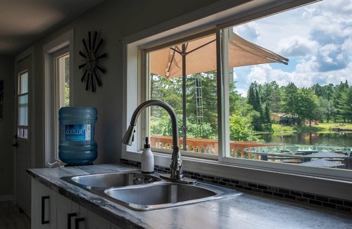 Namur House | Lakefront Nature Escape