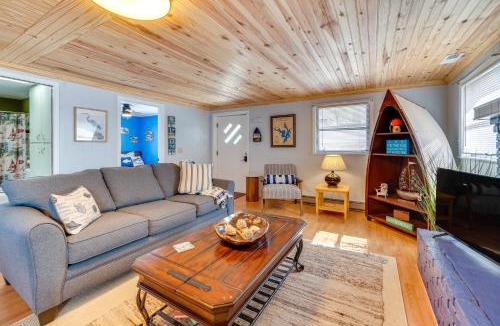 New London House | Lakefront New London Home Dock, Fire Pit and Views!