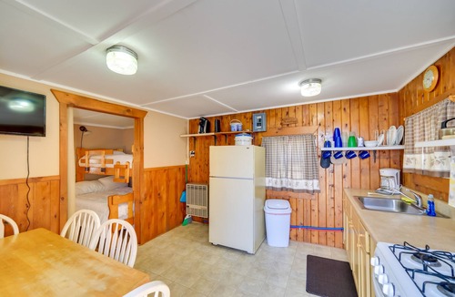 Newberry Apartment | Lakefront Newberry Studio w/Fire Pit!