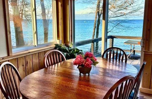 Sodus House | Lakefront Oak Cottage Hot Tub & Fire Pit