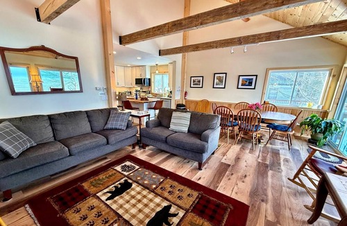 Sodus Cottage | Lakefront Oak Cottage Hot Tub & Fire Pit