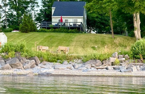 Sodus Cottage | Lakefront Oak Cottage Hot Tub & Fire Pit