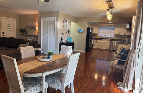 The Lakes House | Lakefront Oasis - 3BR 2BA + Coffee Bar + Screened Lanai