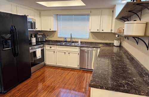 The Lakes House | Lakefront Oasis - 3BR 2BA + Coffee Bar + Screened Lanai