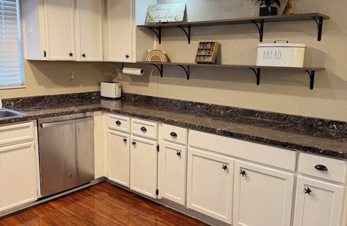 The Lakes House | Lakefront Oasis - 3BR 2BA + Coffee Bar + Screened Lanai