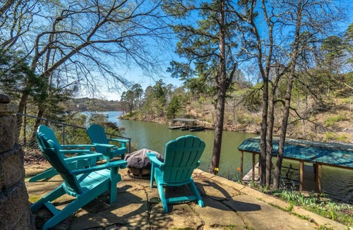 Jones Mills House | Lakefront Oasis: 4BR, Boat Dock