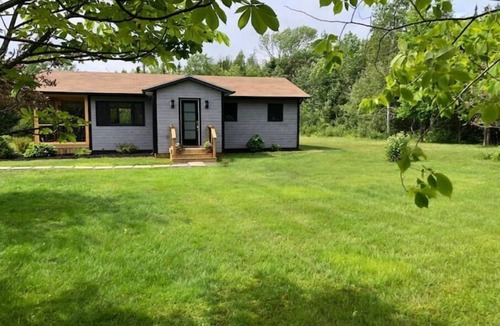 Baddeck Cottage | Lakefront Oasis