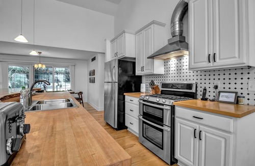 Wilson House | Lakefront Oasis near Lewiston & Niagara Falls