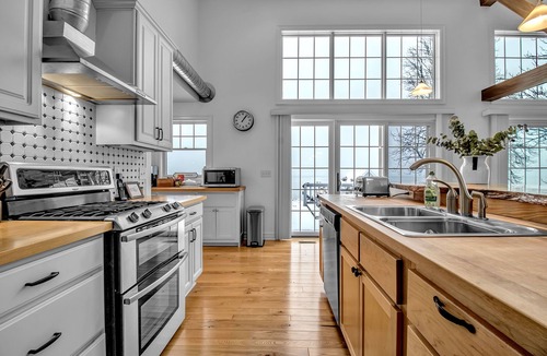 Wilson House | Lakefront Oasis near Lewiston & Niagara Falls