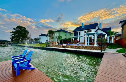 Atascocita House | Lakefront Oasis