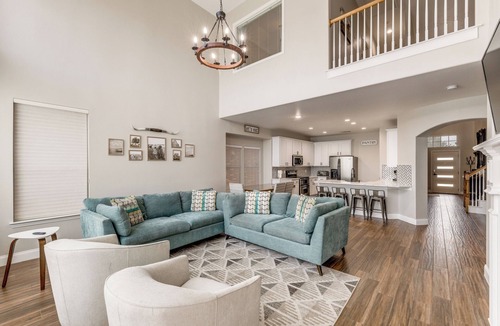 Tarrant County House | Lakefront Oasis w/covered Patio + outdoor Kitchen
