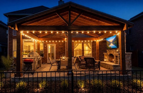 Tarrant County House | Lakefront Oasis w/covered Patio + outdoor Kitchen