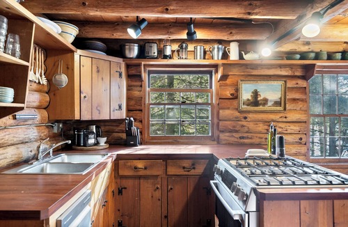 Williamsburg House | LAKEFRONT OASIS w/sauna + gym