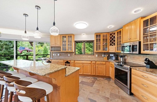 Saunders Lake House | Lakefront Octagon Hot Tub Wine Bar Game Room