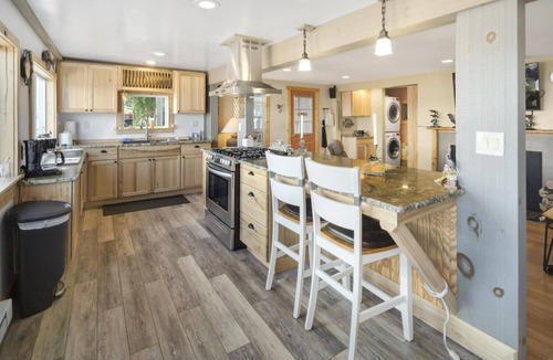 Trumansburg Cottage | Lakefront on Cayuga Lake – 20% Off May Midweek Stays